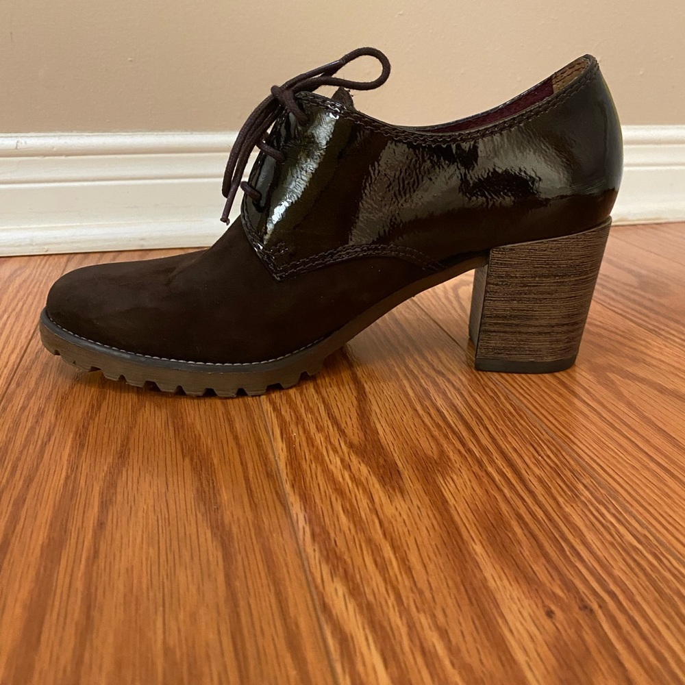 Tamaris chocolate brown lace-ups, leather.